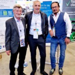 Ingo Heyde (ensutec Products) mit
Hubert Hess von Durst Lackieranlagen und
Joachim Vogel von der Autolackiererei Vogel.