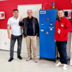 ensutec-Geschäftsführer Thomas Mayer mit Gehrt Innovation-Geschäftsführer
Volker Gehrt und
Benjamin Schönau (Mitarbeiter Gehrt Innovation).